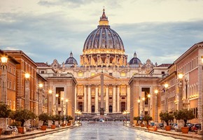 Evening Sightseeing of Illuminated Rome by Vintage Car